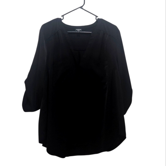 Torrid Harper 3/4 Roll Tab Sleeves Black Georgette Fabric Plus Size 1X Flowy - Picture 1 of 6